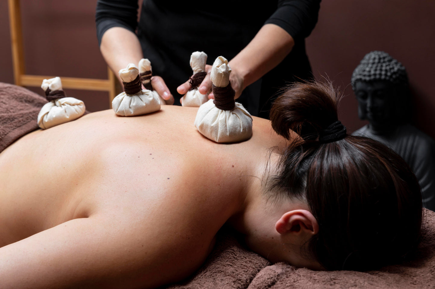 Patra Pottali Massage
